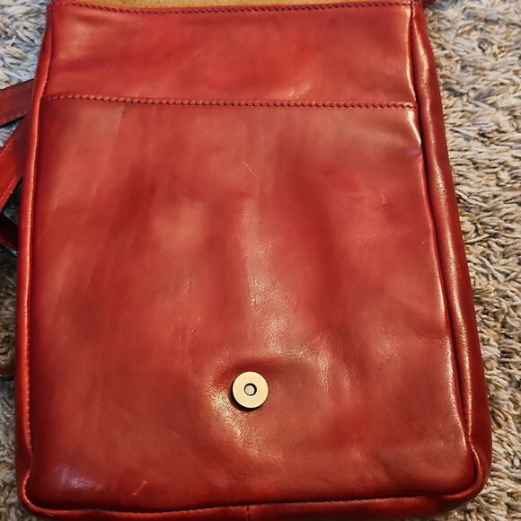 Manufactus Italy Red Leather Crossbody Bag - Picture 5 of 10